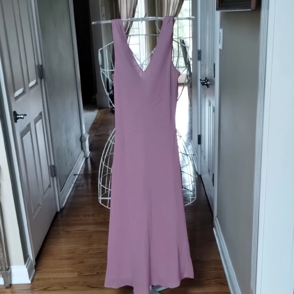 Elegant Pink BCBG Sleeveless Dress - Picture 3 of 16